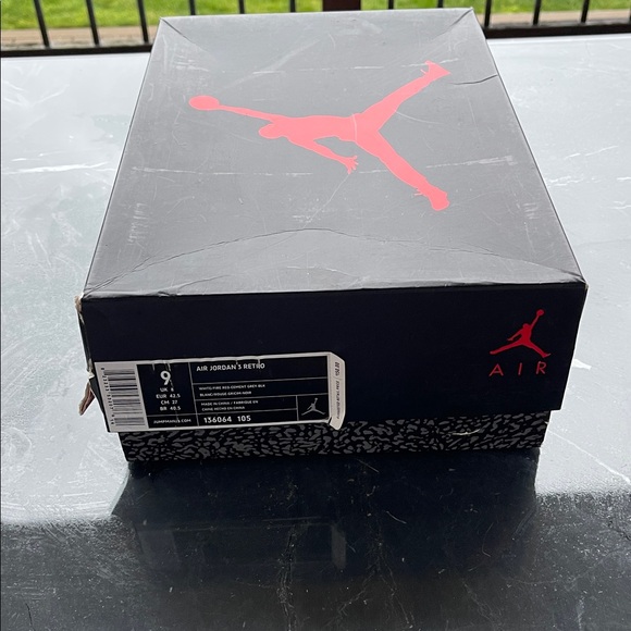 AIR JORDAN WHITE CEMENT RETRO 3 MENS SZ 9 - Picture 2 of 11